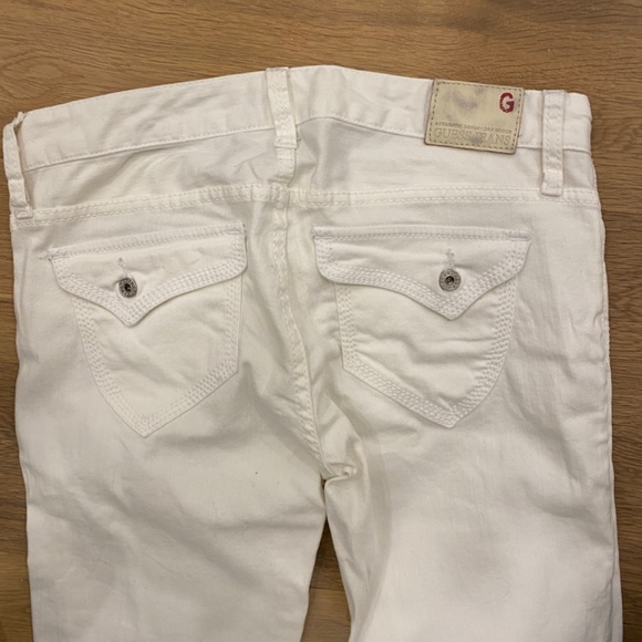 New Guess Jeans - size 28 - Picture 2 of 5